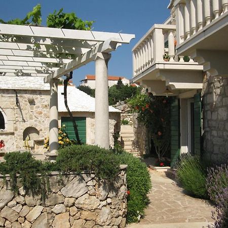 Apartments Nejasmic - Little House For Peaceful And Domestic Vacation Μπολ Εξωτερικό φωτογραφία