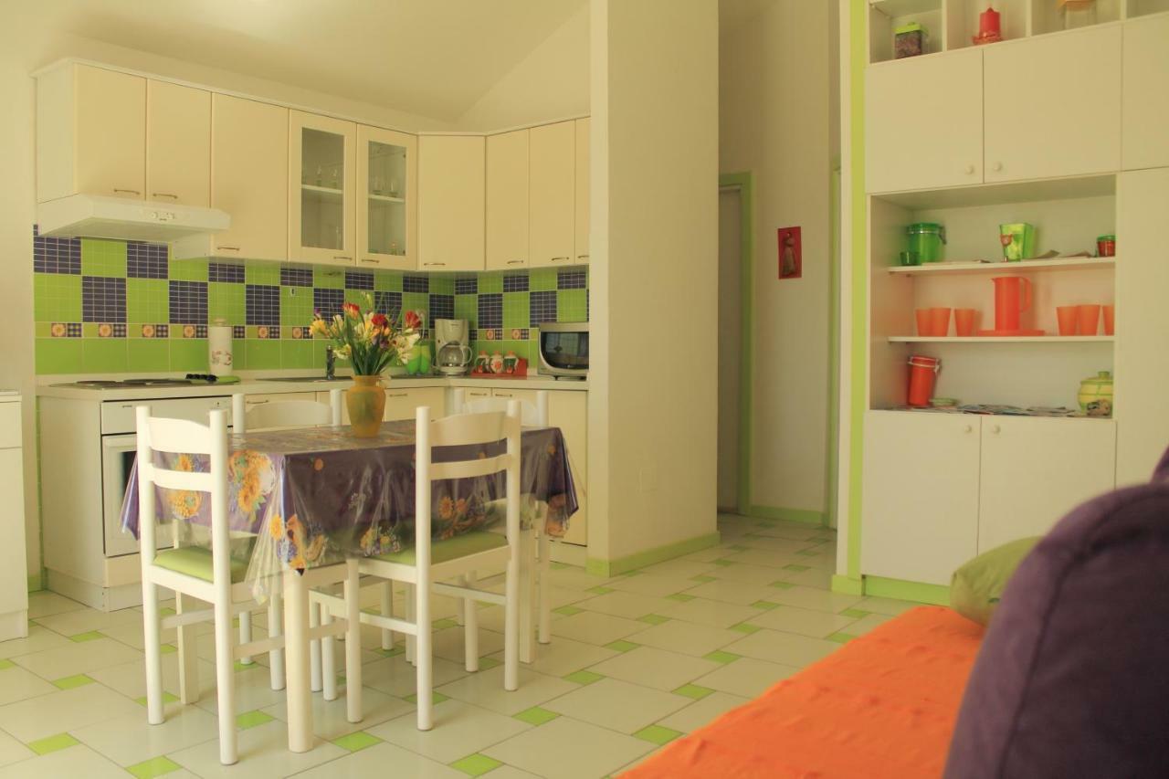 Apartments Nejasmic - Little House For Peaceful And Domestic Vacation Μπολ Εξωτερικό φωτογραφία