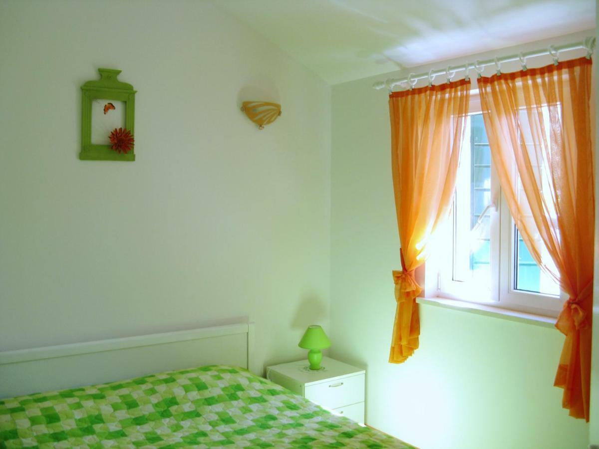 Apartments Nejasmic - Little House For Peaceful And Domestic Vacation Μπολ Εξωτερικό φωτογραφία