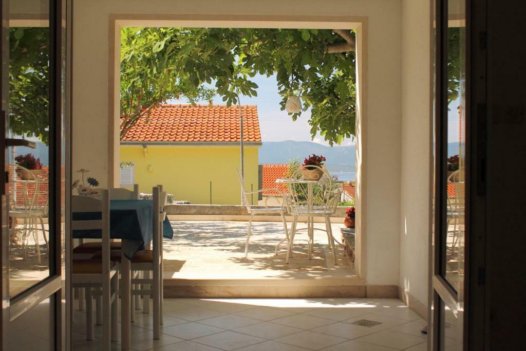 Apartments Nejasmic - Little House For Peaceful And Domestic Vacation Μπολ Εξωτερικό φωτογραφία